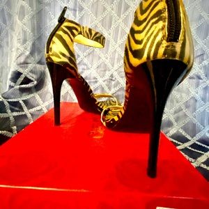 Carlos GOLD ZEBRA heels size 8 1/2. Only worn about two times.
